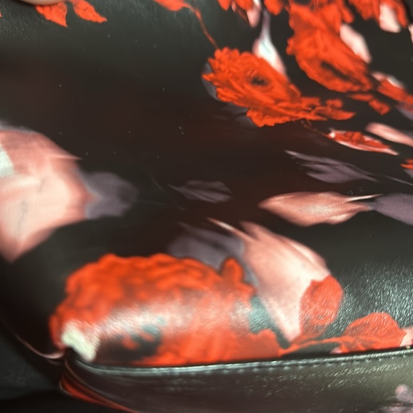 Victoria's Secret Limited Edition 2019 Large Red Floral Rose Tote Bag - Picture 10 of 14